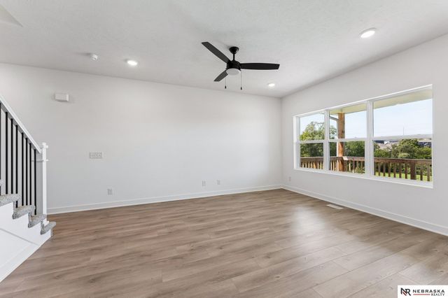 11114 Portage Drive, Papillion, NE 68046