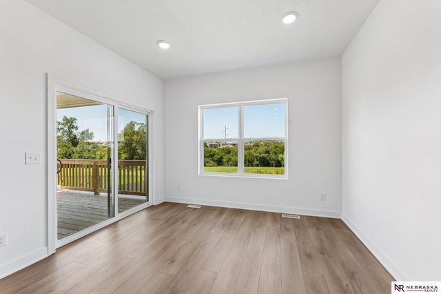 11114 Portage Drive, Papillion, NE 68046
