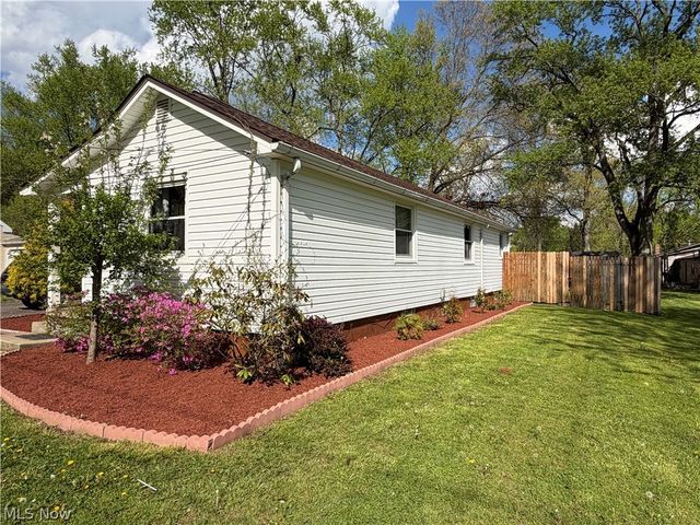 324 Bechtel Road, Leavittsburg, OH 44430