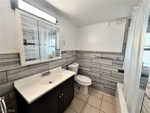 324 Bechtel Road, Leavittsburg, OH 44430