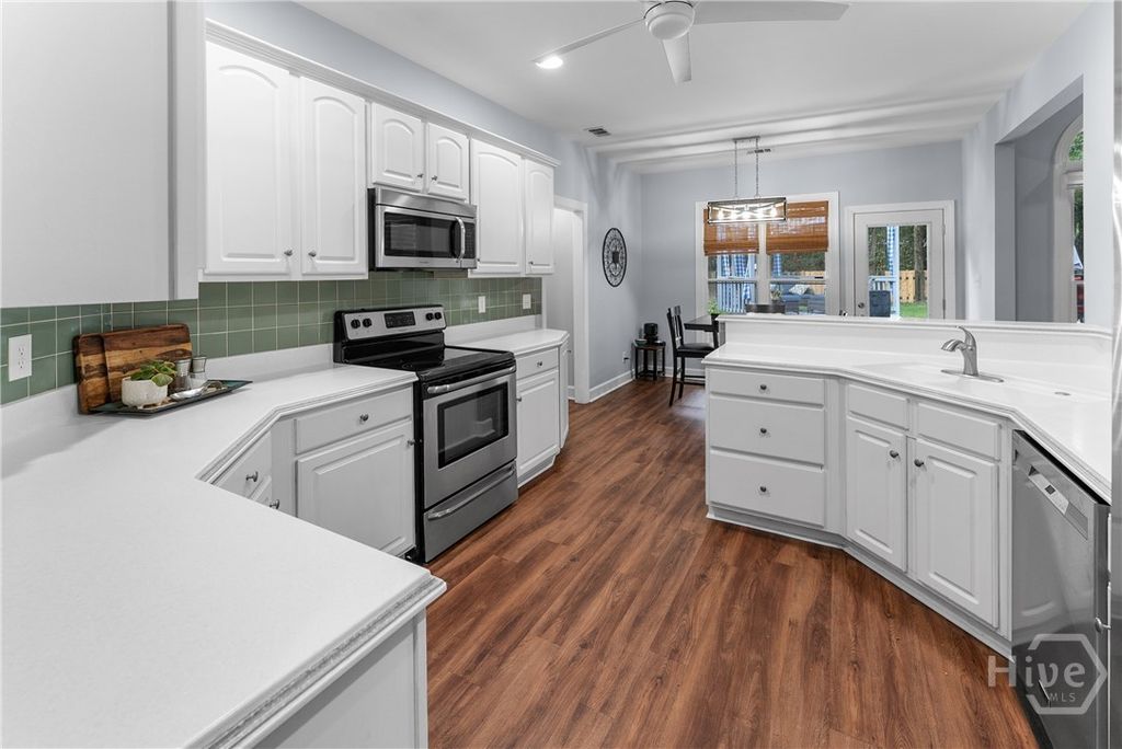 Image 18 of property listing at 47 Myrtlewood Drive, Savannah, GA 31405