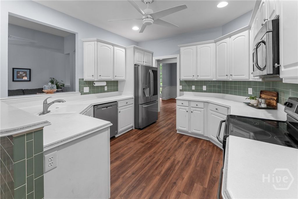 Image 19 of property listing at 47 Myrtlewood Drive, Savannah, GA 31405