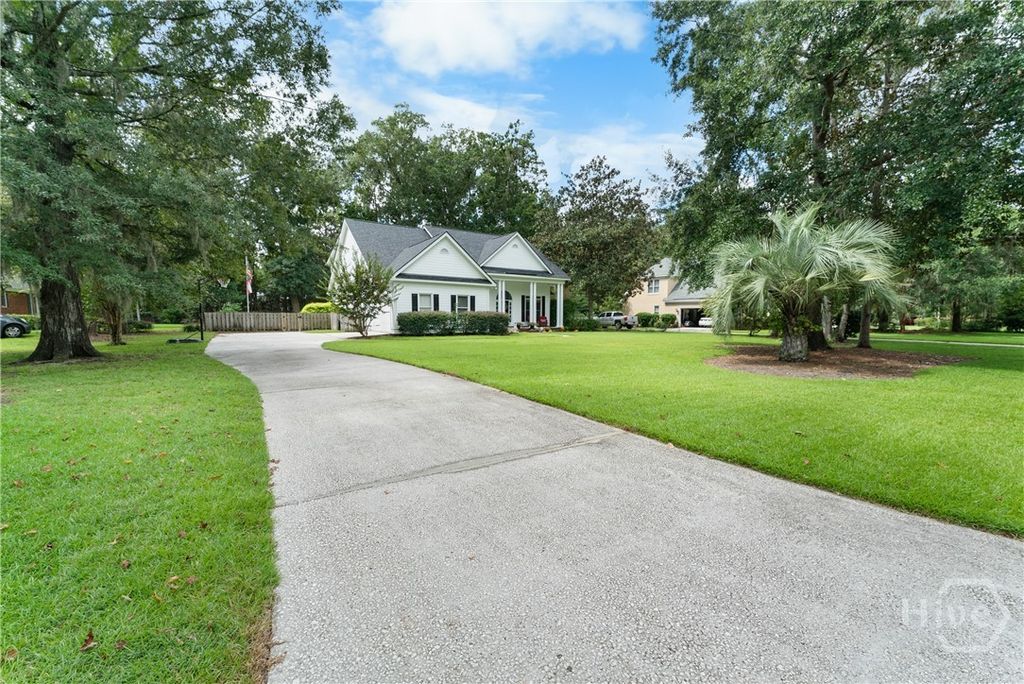 Image 2 of property listing at 47 Myrtlewood Drive, Savannah, GA 31405