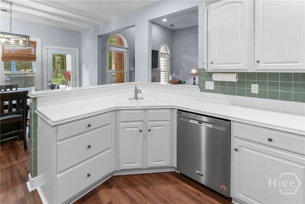 Image 20 of property listing at 47 Myrtlewood Drive, Savannah, GA 31405
