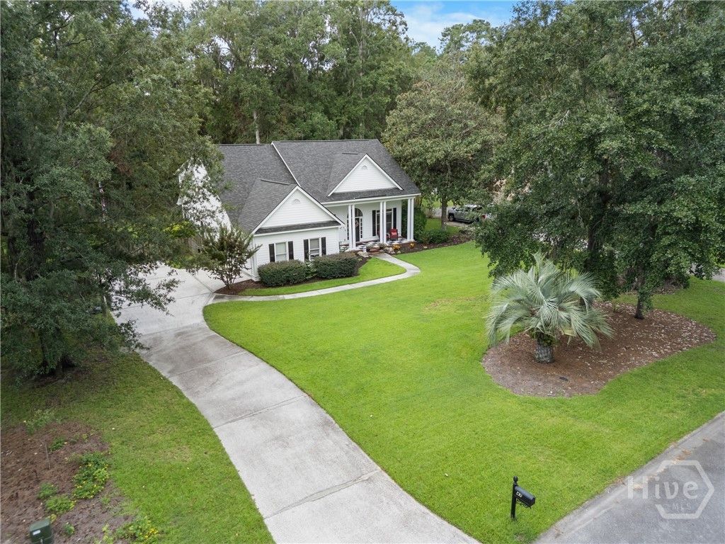 Image 3 of property listing at 47 Myrtlewood Drive, Savannah, GA 31405
