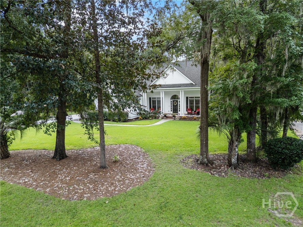 Image 4 of property listing at 47 Myrtlewood Drive, Savannah, GA 31405