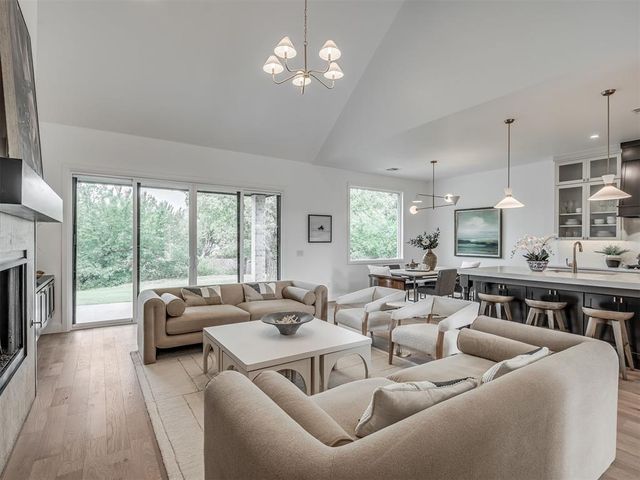 2805 Deer Valley Lane, Yukon, OK 73099