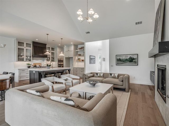 2805 Deer Valley Lane, Yukon, OK 73099
