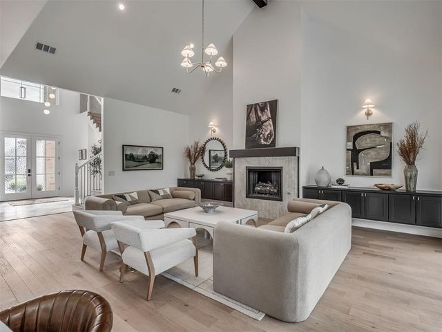 2805 Deer Valley Lane, Yukon, OK 73099