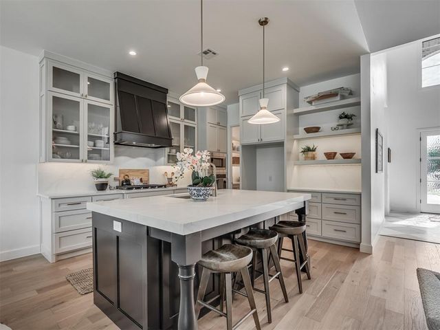 2805 Deer Valley Lane, Yukon, OK 73099