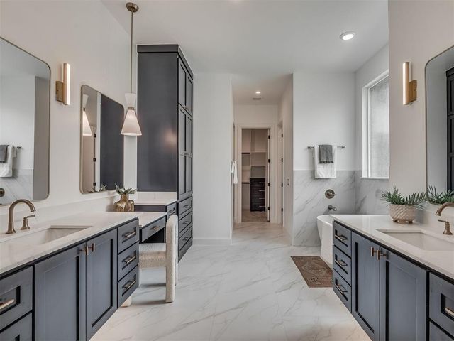 2805 Deer Valley Lane, Yukon, OK 73099