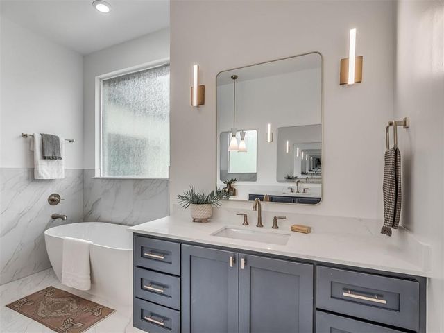 2805 Deer Valley Lane, Yukon, OK 73099