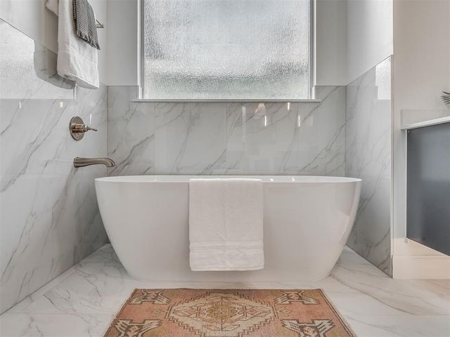 2805 Deer Valley Lane, Yukon, OK 73099