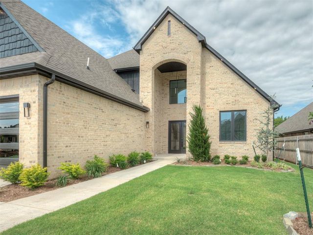 2805 Deer Valley Lane, Yukon, OK 73099