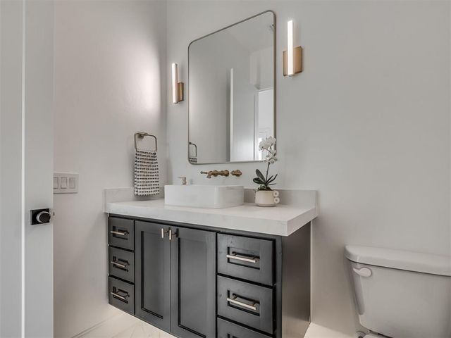 2805 Deer Valley Lane, Yukon, OK 73099