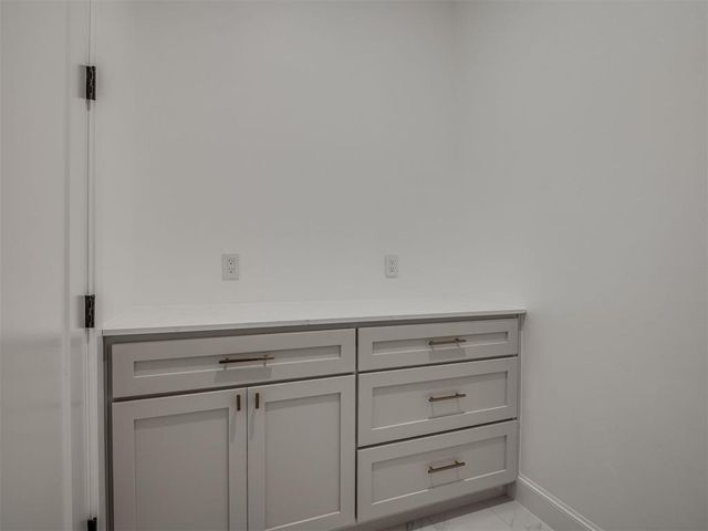 2805 Deer Valley Lane, Yukon, OK 73099