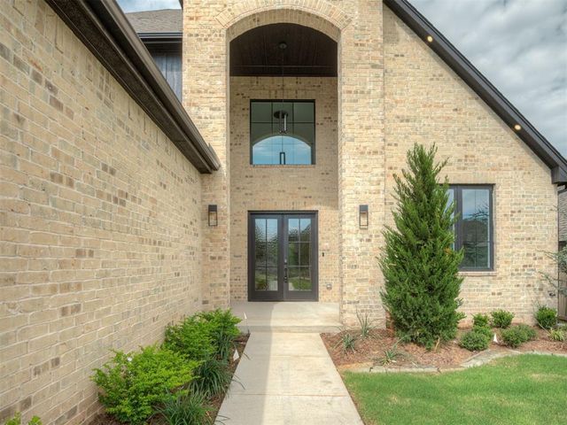 2805 Deer Valley Lane, Yukon, OK 73099