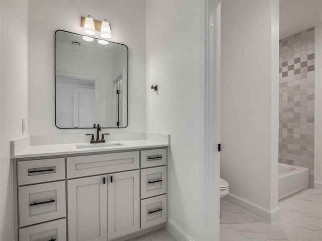 2805 Deer Valley Lane, Yukon, OK 73099