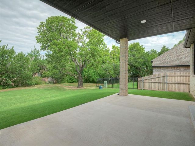2805 Deer Valley Lane, Yukon, OK 73099