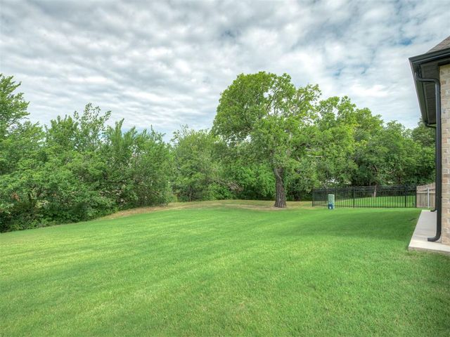 2805 Deer Valley Lane, Yukon, OK 73099