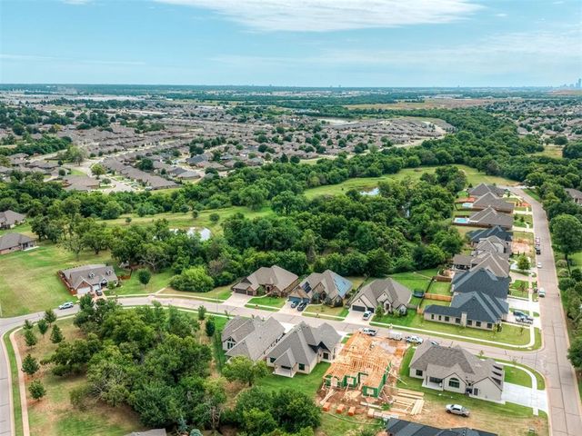 2805 Deer Valley Lane, Yukon, OK 73099