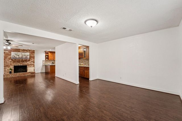 223 County Road 193, Alvin, TX 77511