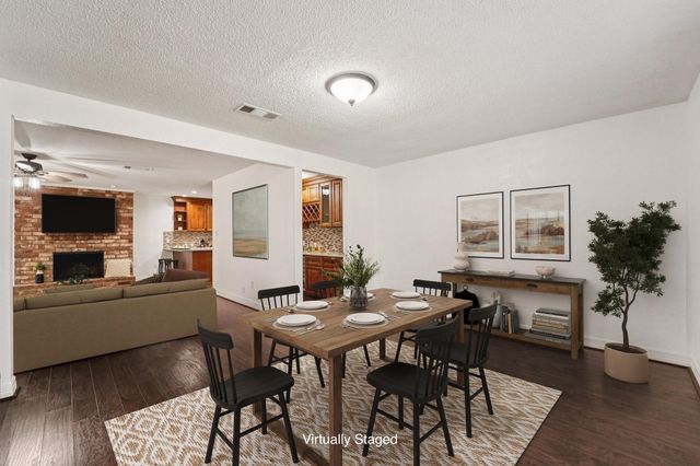 223 County Road 193, Alvin, TX 77511