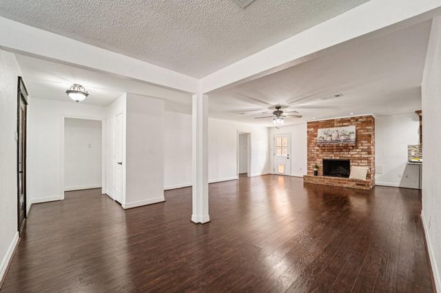 223 County Road 193, Alvin, TX 77511
