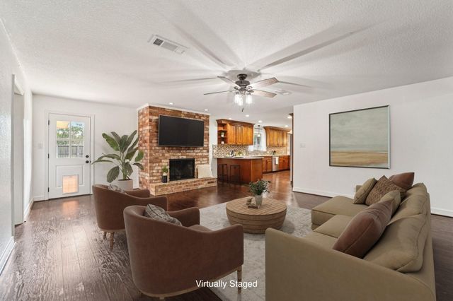 223 County Road 193, Alvin, TX 77511