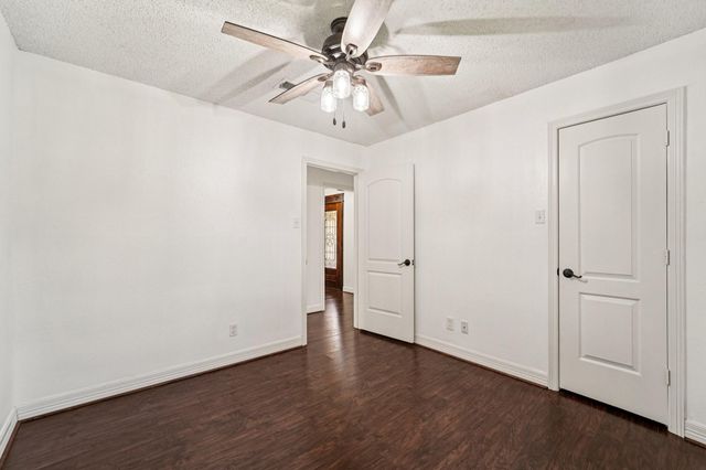 223 County Road 193, Alvin, TX 77511