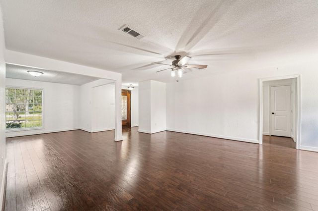 223 County Road 193, Alvin, TX 77511