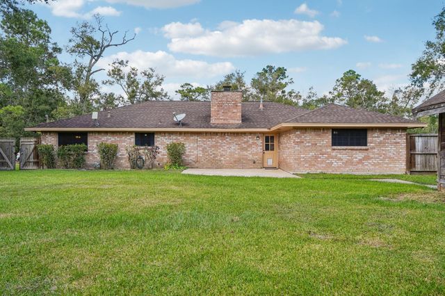 223 County Road 193, Alvin, TX 77511