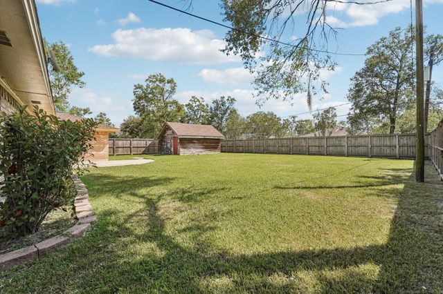 223 County Road 193, Alvin, TX 77511