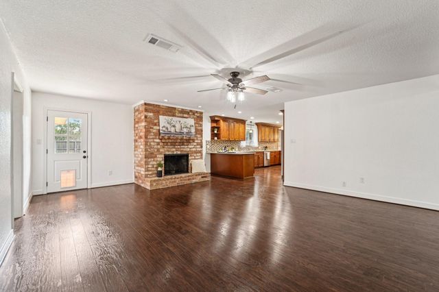 223 County Road 193, Alvin, TX 77511