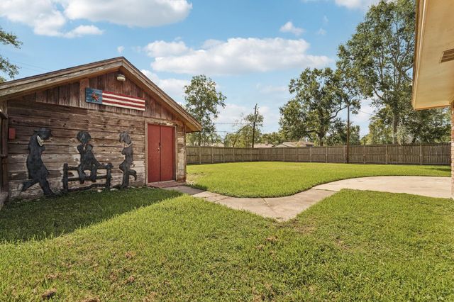 223 County Road 193, Alvin, TX 77511