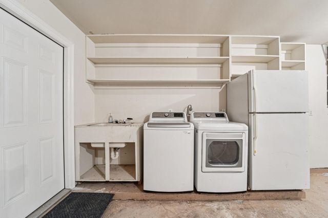 223 County Road 193, Alvin, TX 77511