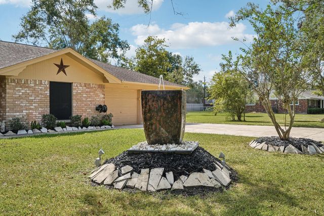 223 County Road 193, Alvin, TX 77511