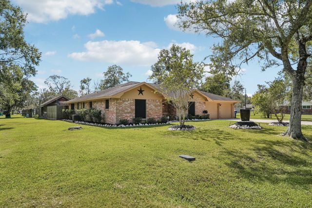 223 County Road 193, Alvin, TX 77511