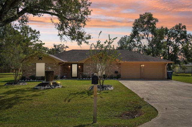 223 County Road 193, Alvin, TX 77511