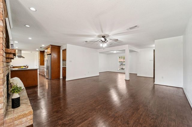 223 County Road 193, Alvin, TX 77511