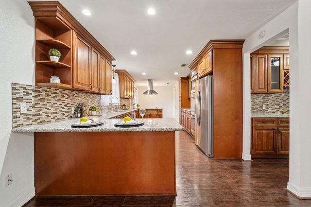 223 County Road 193, Alvin, TX 77511