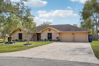 223 County Road 193, Alvin, TX 77511