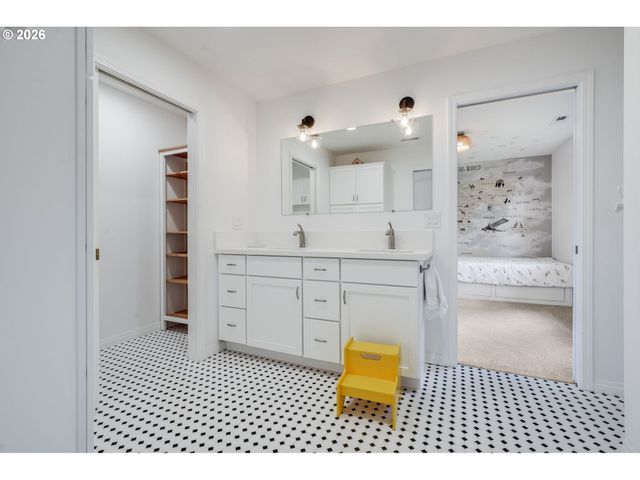 610 Sw PRIMROSE St, Portland, OR 97219