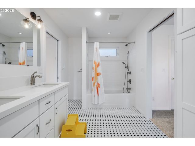 610 Sw PRIMROSE St, Portland, OR 97219