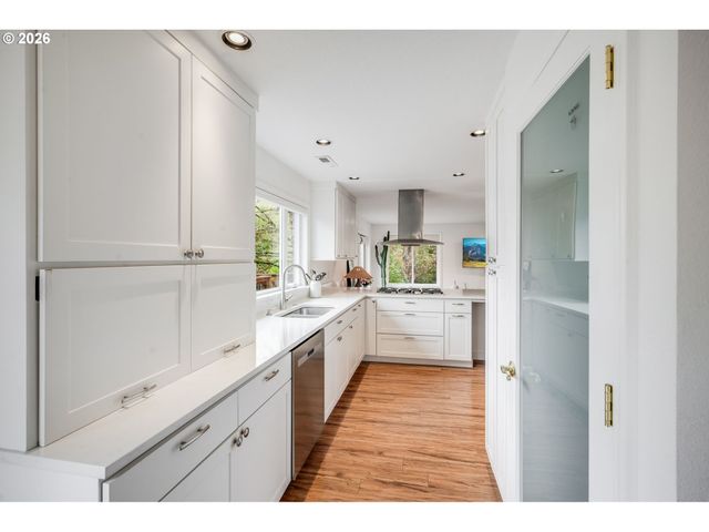 610 Sw PRIMROSE St, Portland, OR 97219