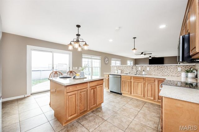 6 Primrose Lane, Trenton, IL 62293