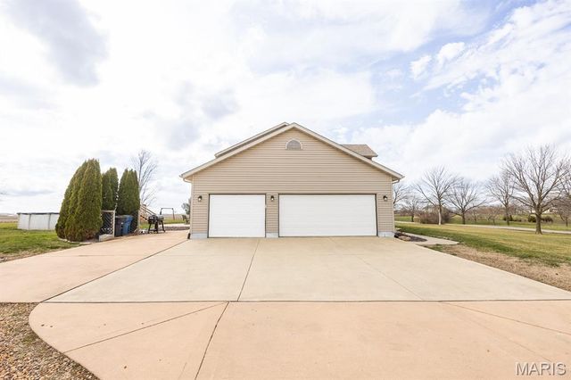 6 Primrose Lane, Trenton, IL 62293
