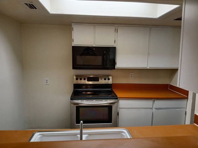 7431 Holly Hill Drive 101, Dallas, TX 75231