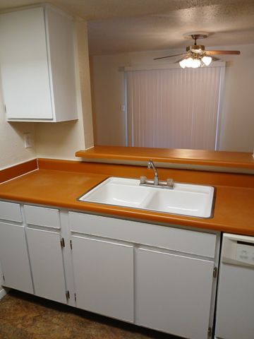 7431 Holly Hill Drive 101, Dallas, TX 75231