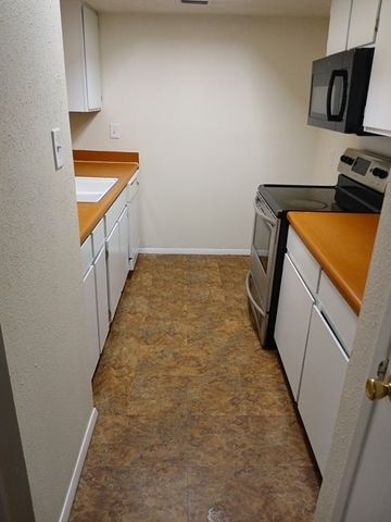 7431 Holly Hill Drive 101, Dallas, TX 75231